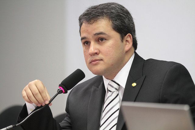 Resultado de imagem para fotos do deputada efraim filho