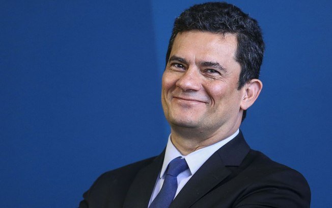 Resultado de imagem para Moro comemora queda de crimes e ironiza 'especialistas' na web